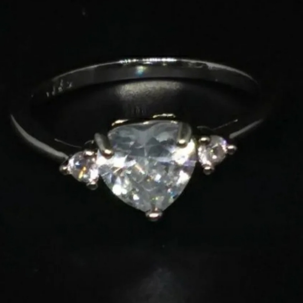 HEART CUT ICE ON FIRE RING - Picture 4 of 9
